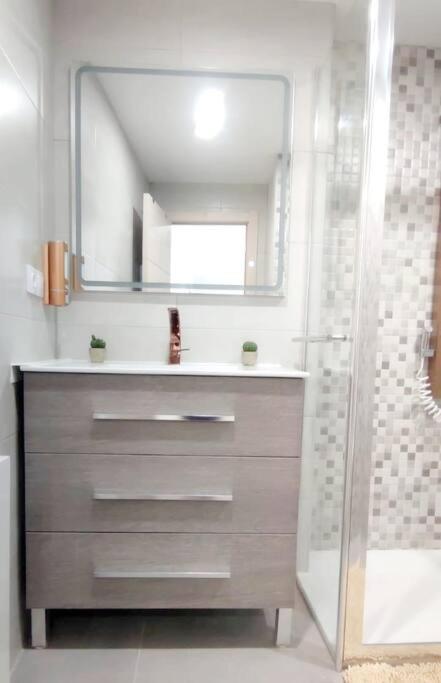 - Lujo - Parking, Maquina Arcade, Wifi Y Netflix Apartment Oviedo Exterior photo